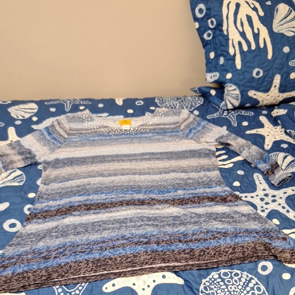 Ruby Rd. Blue and Gray Patterned Tunic - Picture 6 of 9